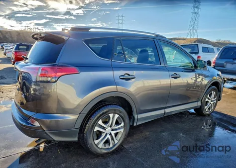 2017 Toyota Rav4 Le z USA, uszkodzony, nr VIN JTMBFREVXHJ709718